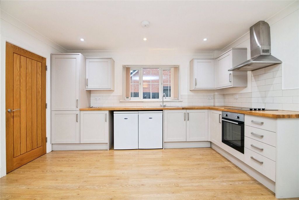 Property photo 2 of 22 Picture No. 17