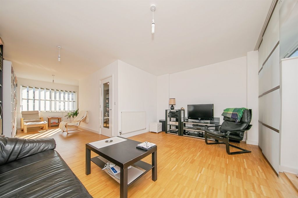 Property photo 3 of 21