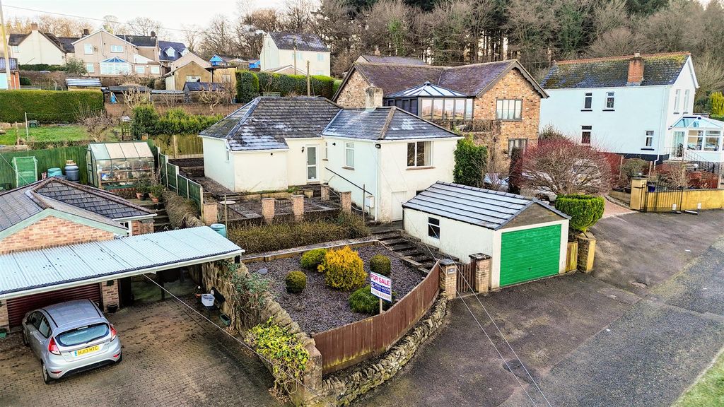 Property photo 2 of 11