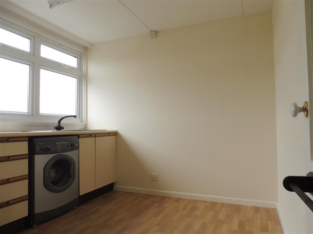 Property photo 3 of 7 Kitchen