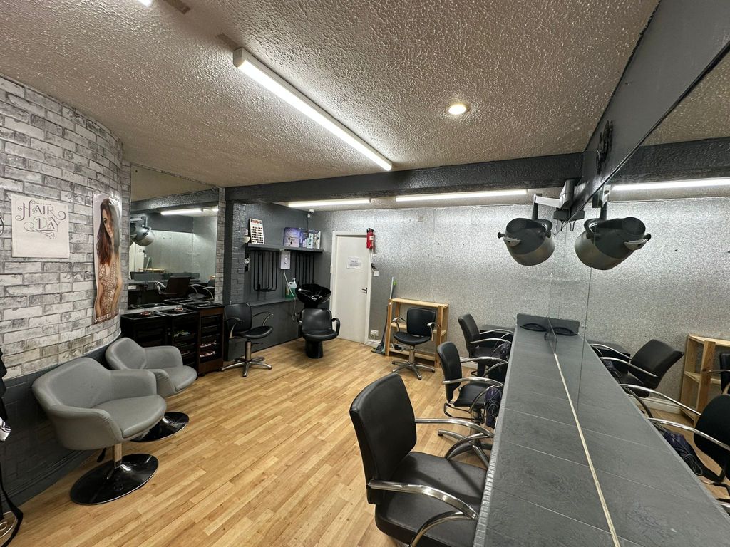 Property photo 2 of 7 Gallery