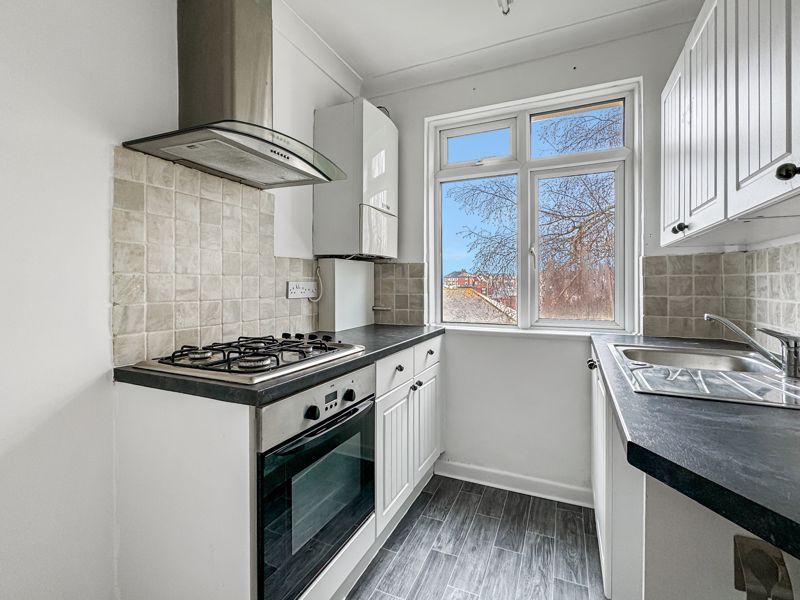 Property photo 1 of 10 Photo 6