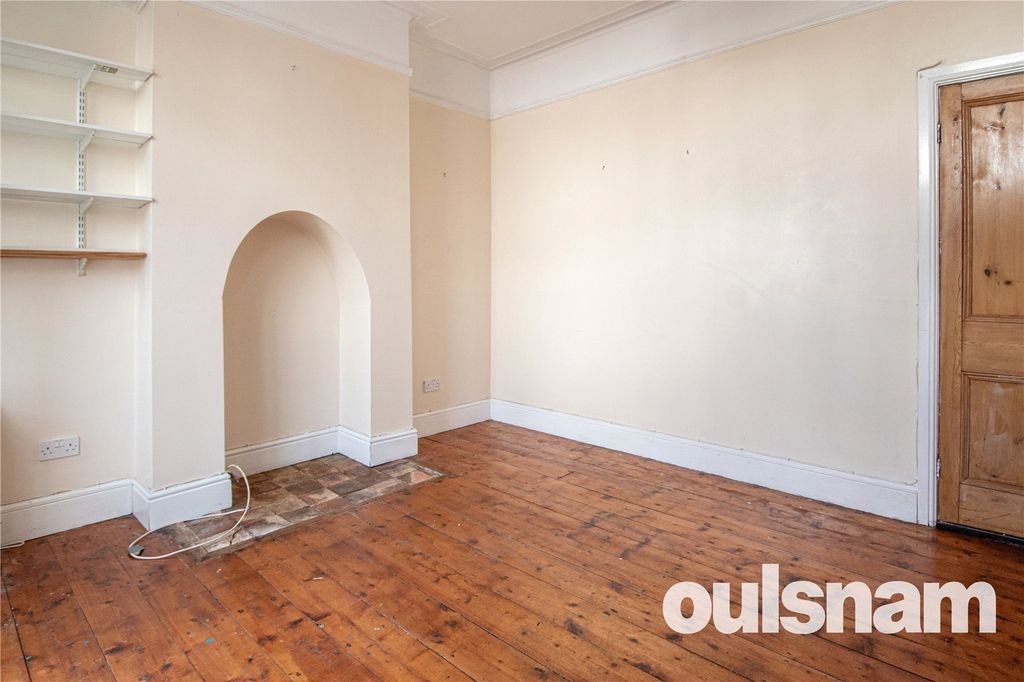 Property photo 3 of 11 Picture No. 15