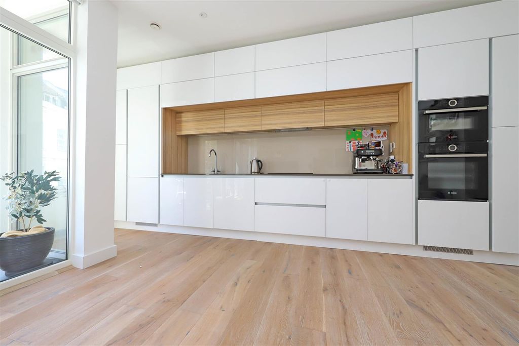 Property photo 3 of 14 Nicholas James Kitchen_.Jpg