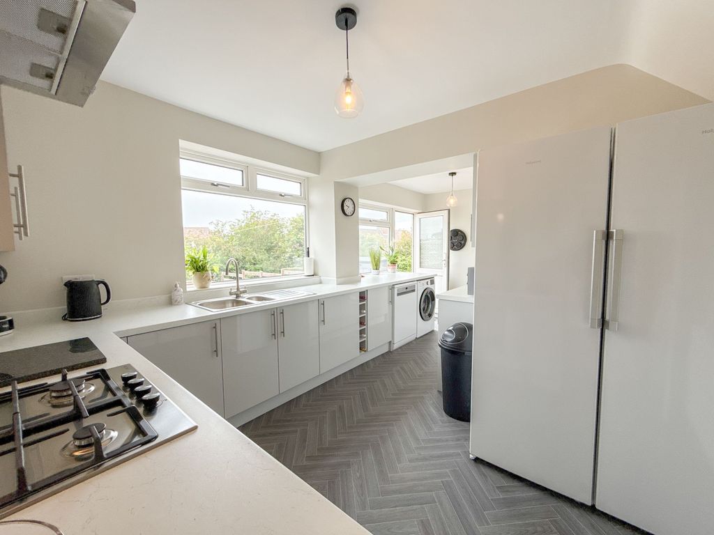 Property photo 2 of 11 Kitchen