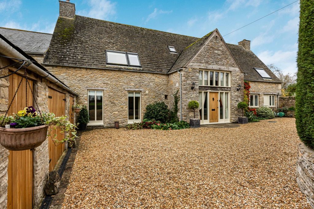 Property photo 1 of 33 Picture No. 30