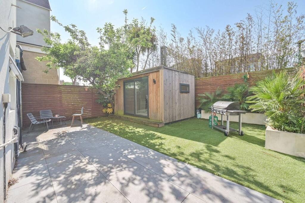 Property photo 3 of 8 Picture No. 05