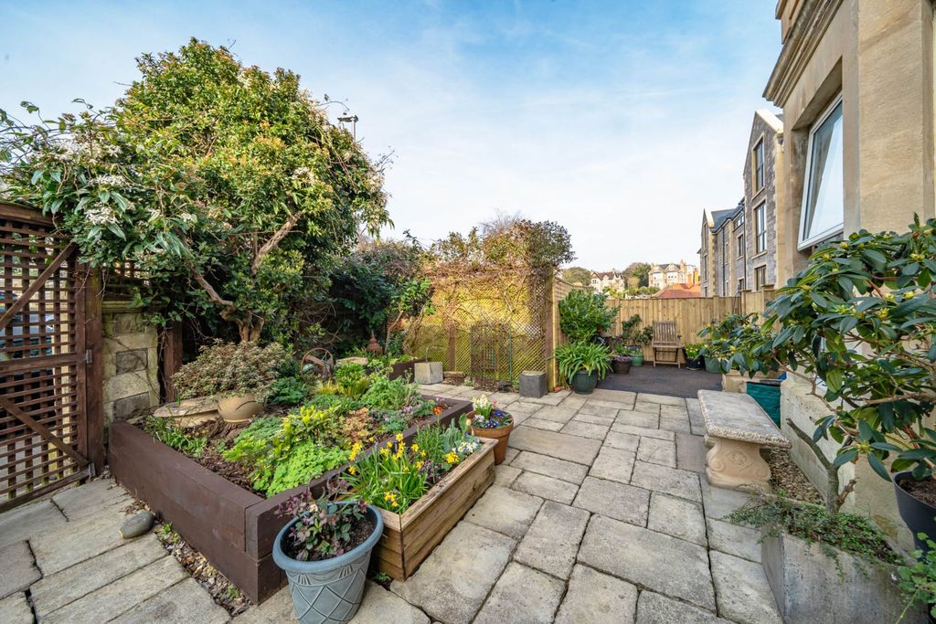 Property photo 3 of 22