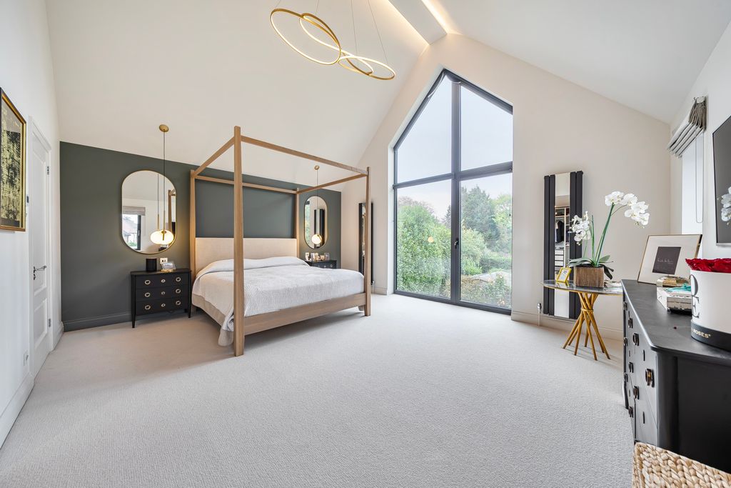 Property photo 2 of 38 Picture No. 20