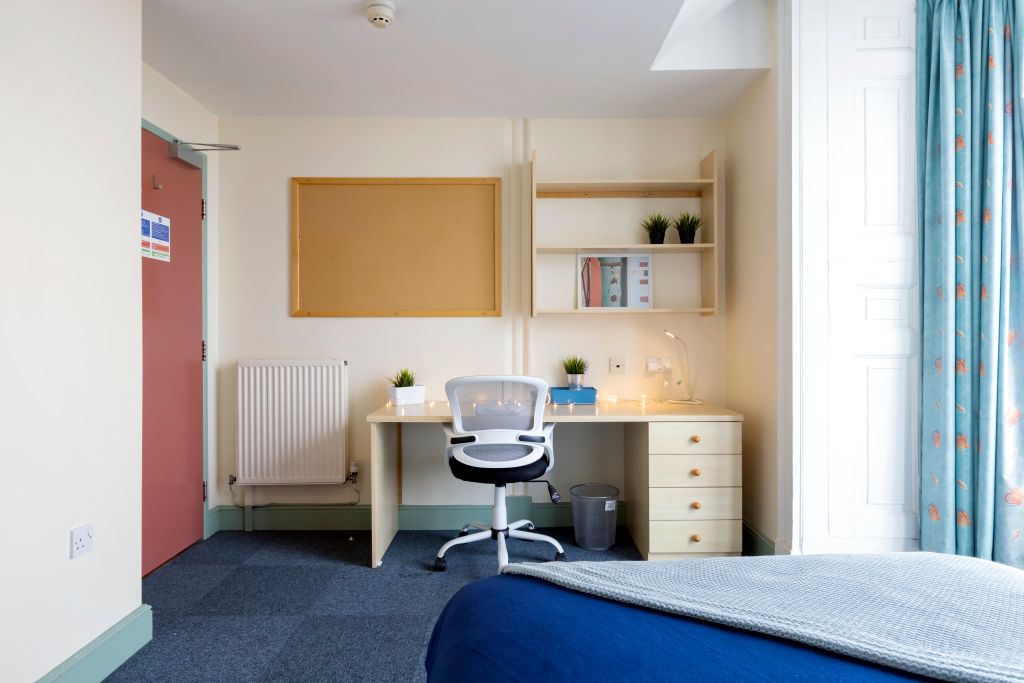 Property photo 1 of 1 Carpenter Budget Collection All Bills Included