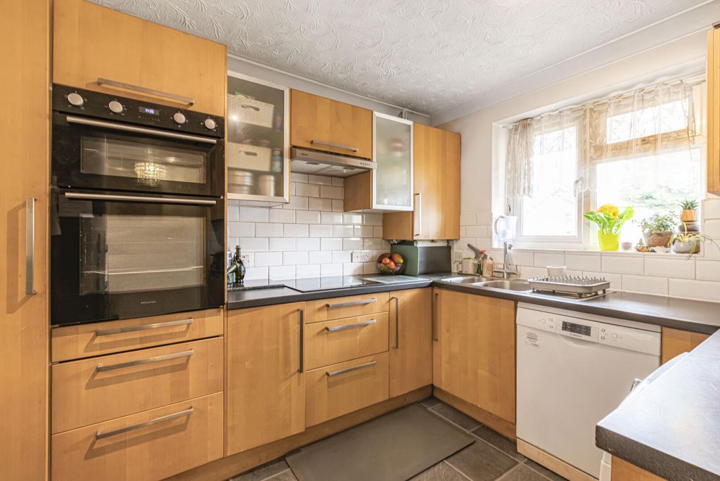 Property photo 3 of 15 Kitchen