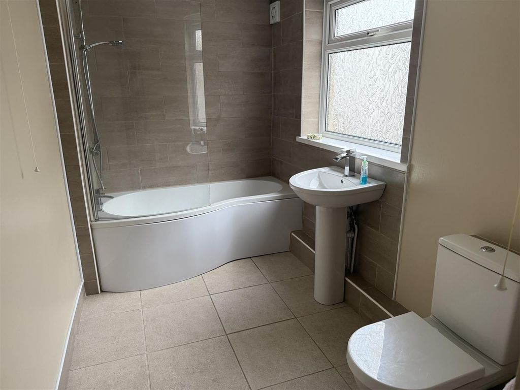 Property photo 3 of 27 Bathroom