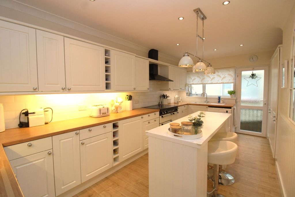 Property photo 3 of 28