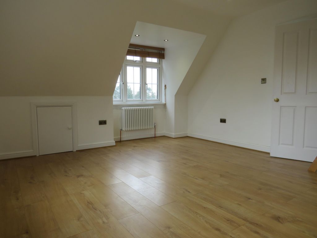 Property photo 3 of 7 Bedroom 1