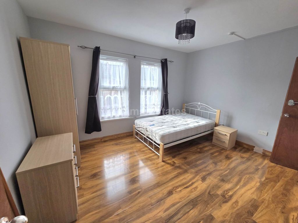 Property photo 1 of 3