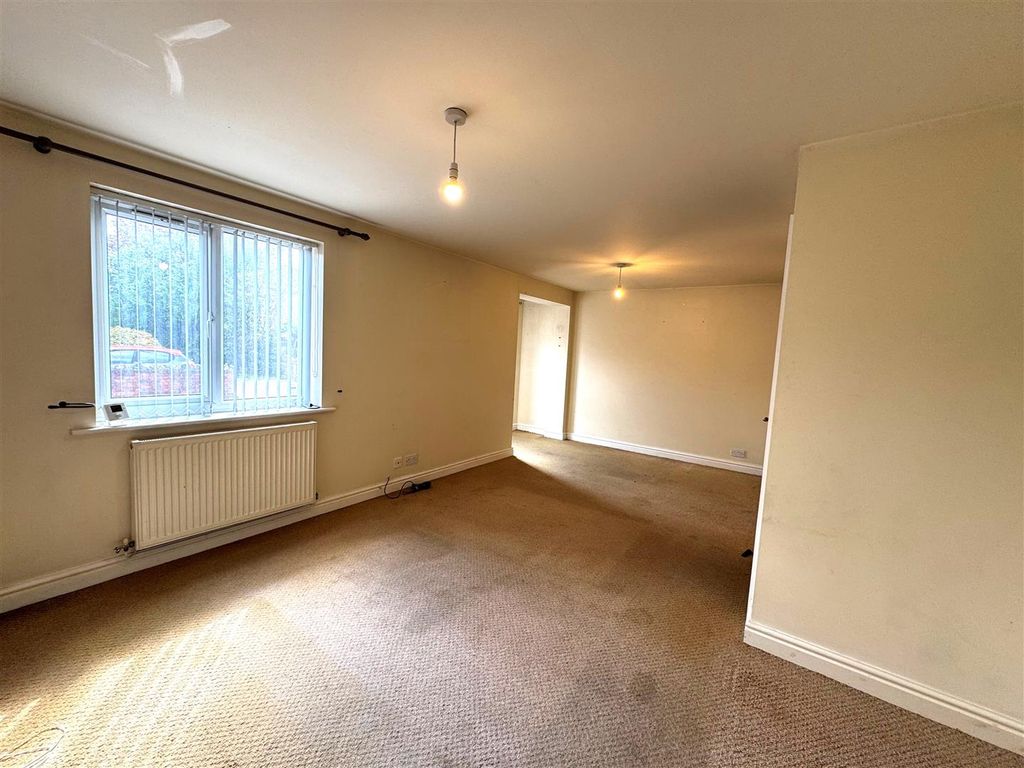 Property photo 2 of 15 Lounge (2).Jpg