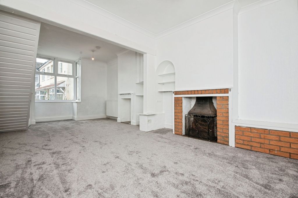 Property photo 1 of 15 Living Room