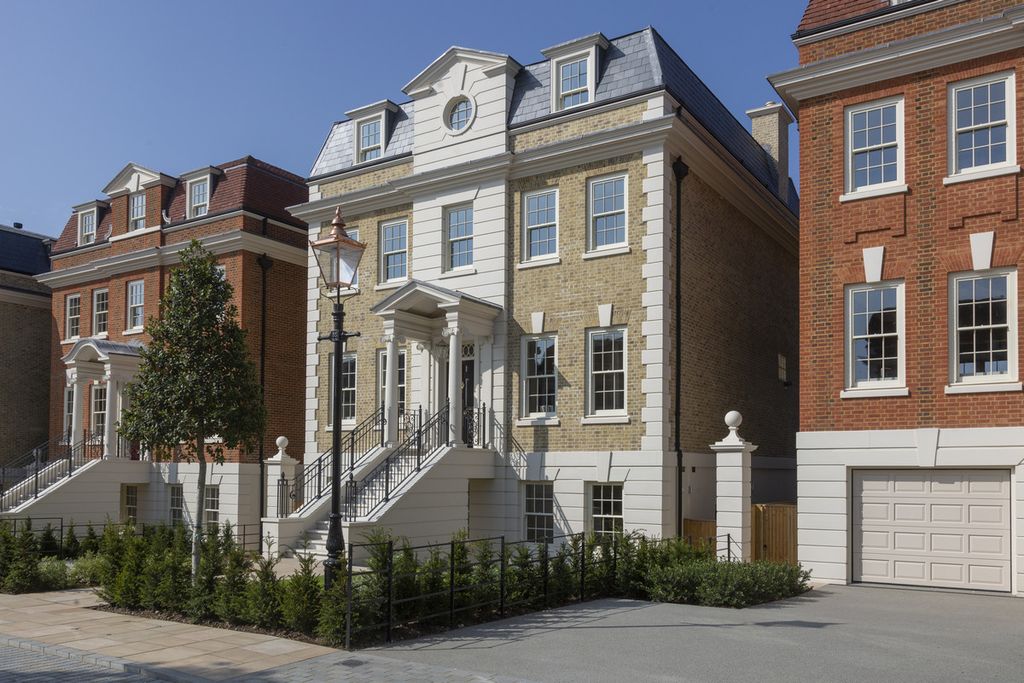 Property photo 2 of 21