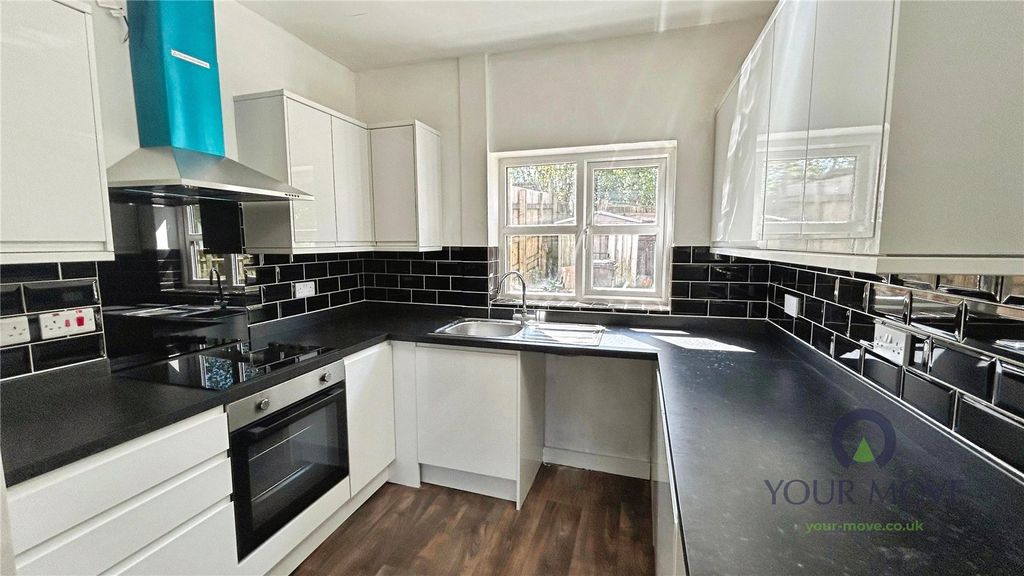 Property photo 2 of 8 Picture No. 12