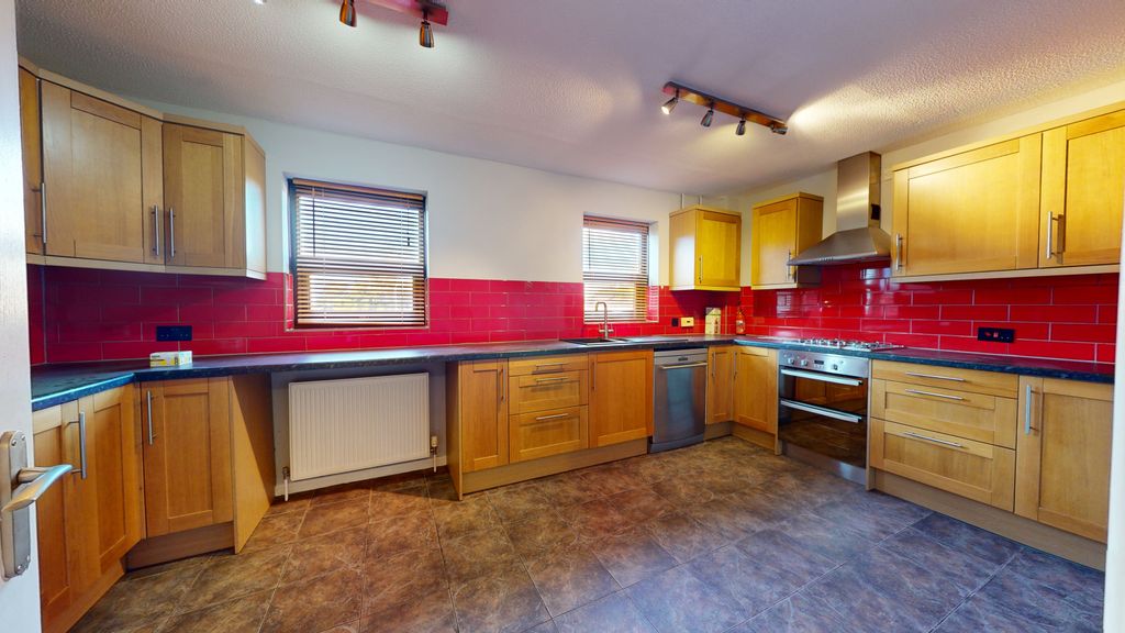 Property photo 2 of 23