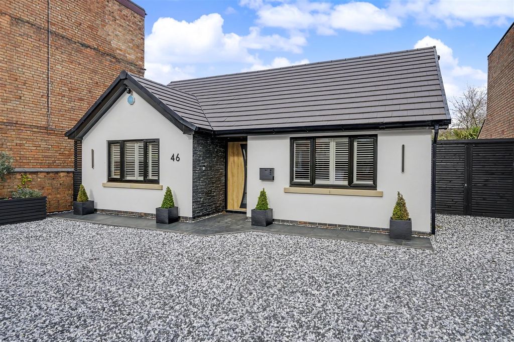 Property photo 1 of 43