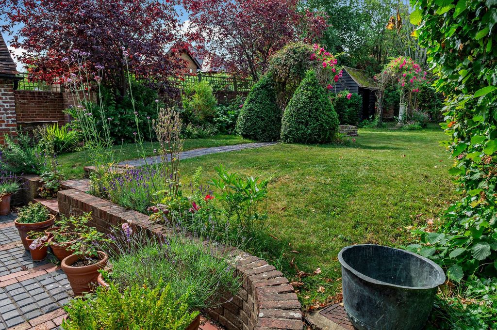 Property photo 3 of 25 Garden