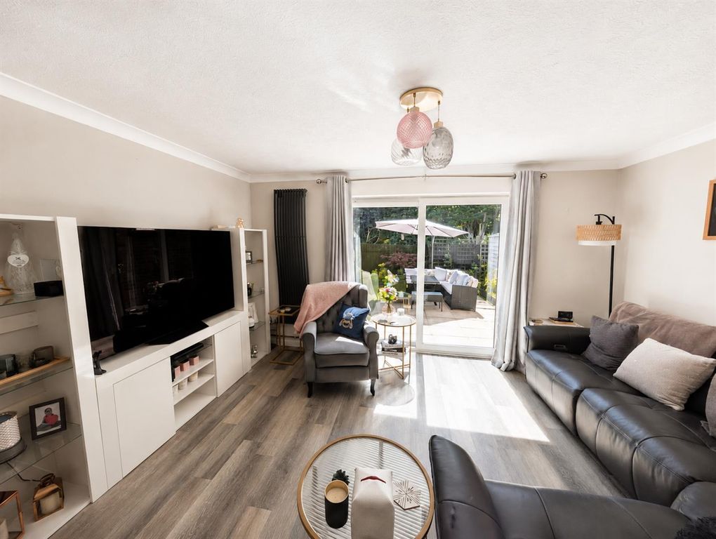 Property photo 2 of 20 9 Rookwood Close - Lounge.Jpg