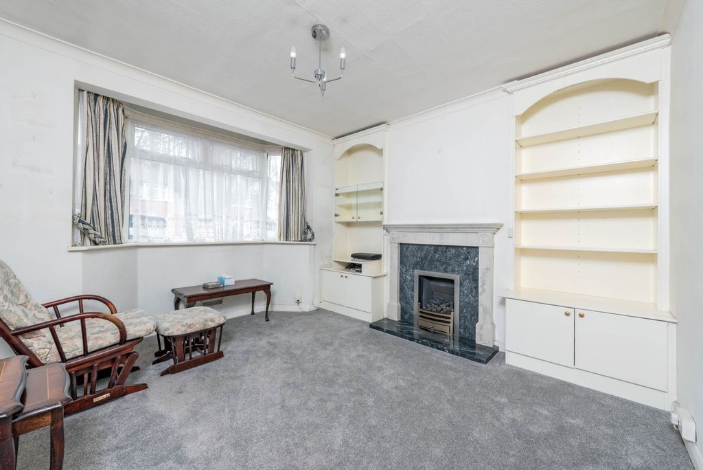 Property photo 3 of 18