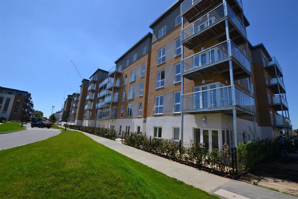 Property photo 1 of 8