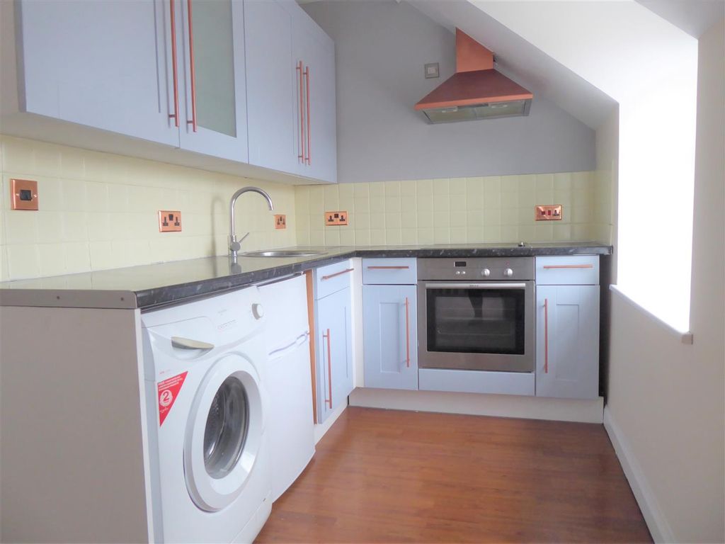 Property photo 1 of 16 Kitchen 1.Jpg