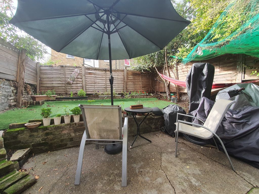 Property photo 1 of 7 1 Bed Flat To Rent Hammersmith Grove, Hammersmith W6