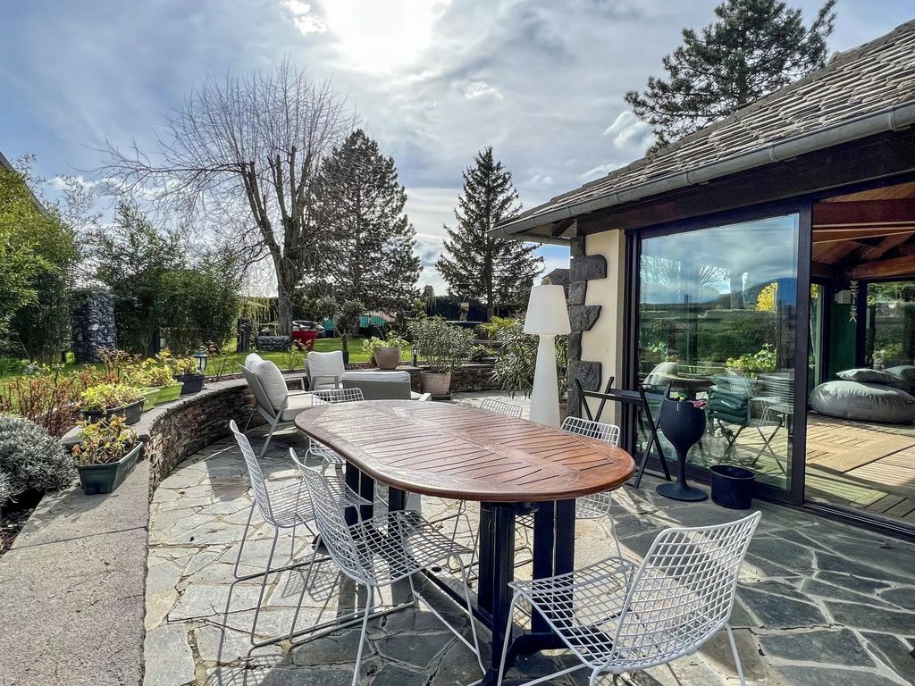 Property photo 2 of 50