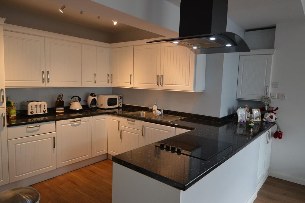 Property photo 3 of 7 Kitchen.Jpg