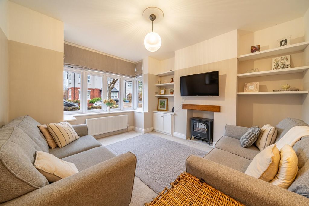 Property photo 3 of 21 Living Room