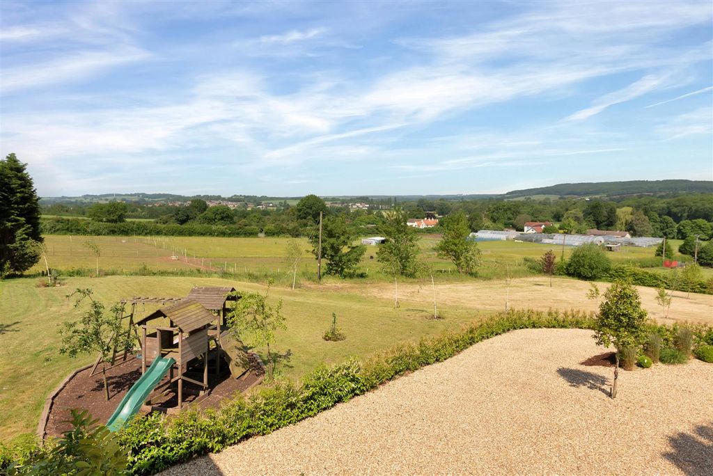 Property photo 2 of 39