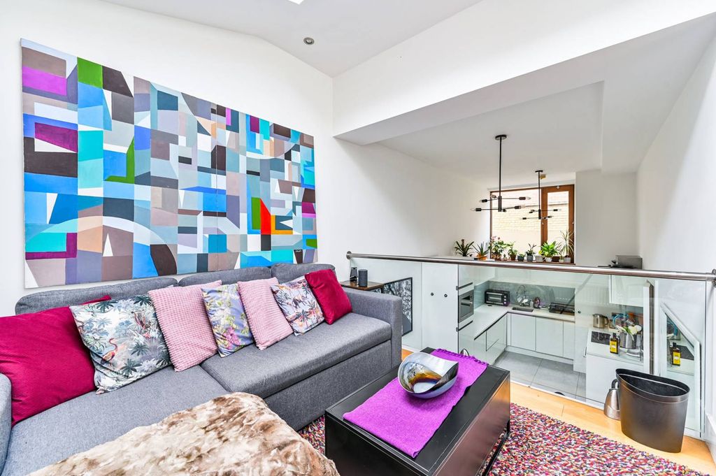 Property photo 3 of 11