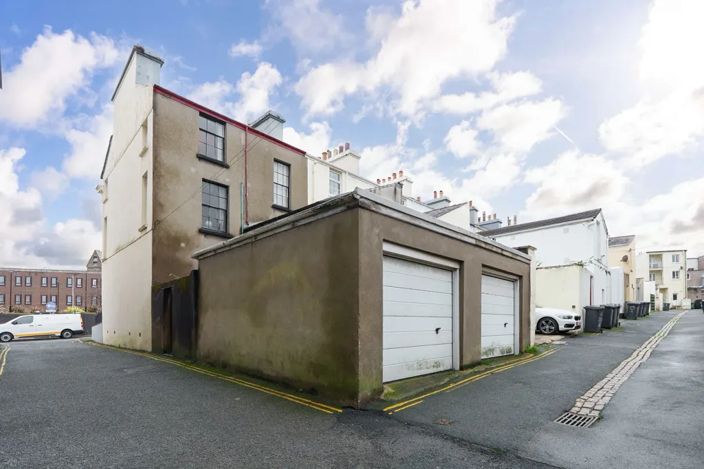 Property photo 2 of 22