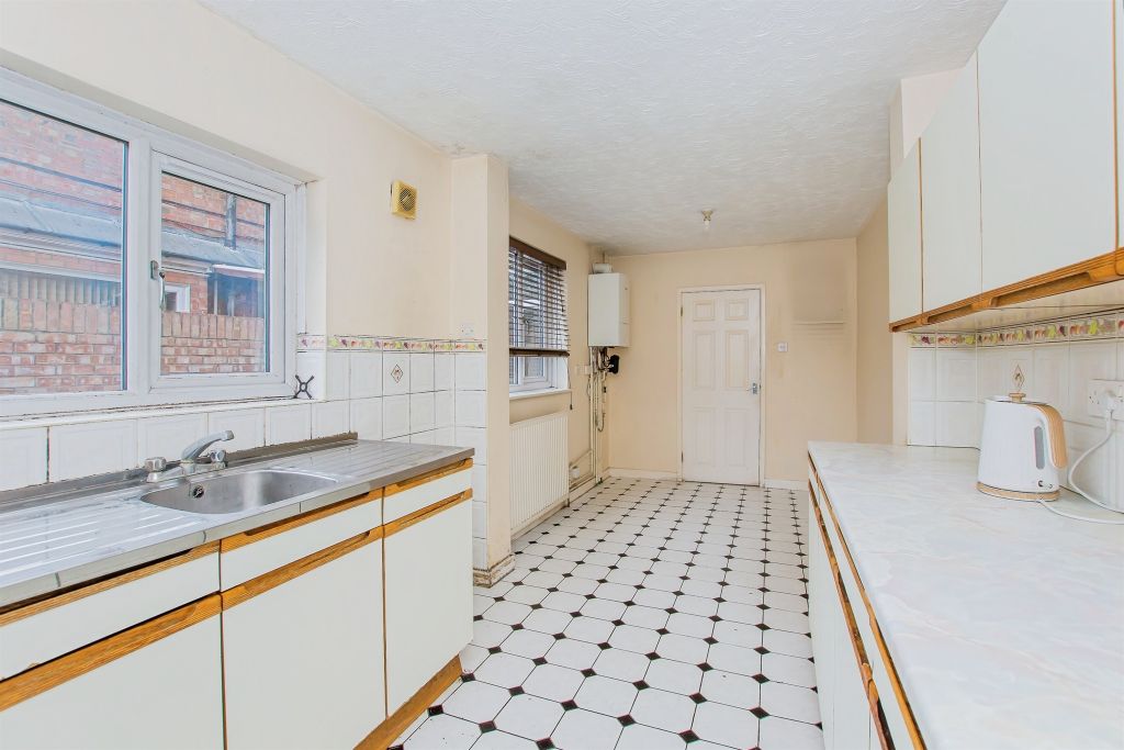 Property photo 2 of 17