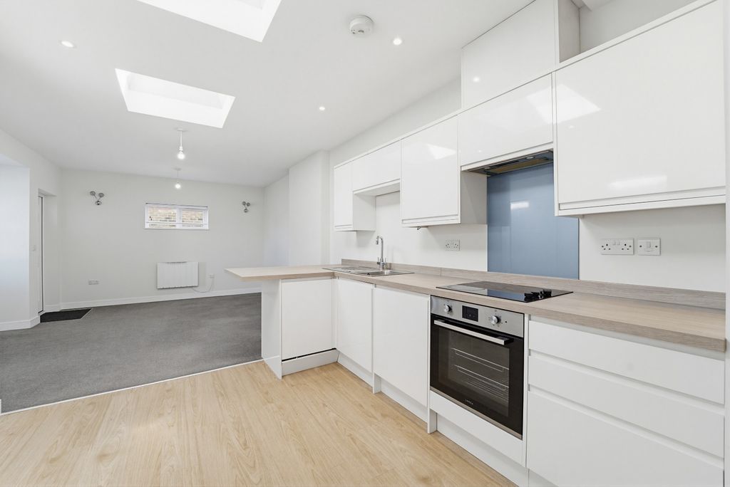 Property photo 1 of 16 5039571