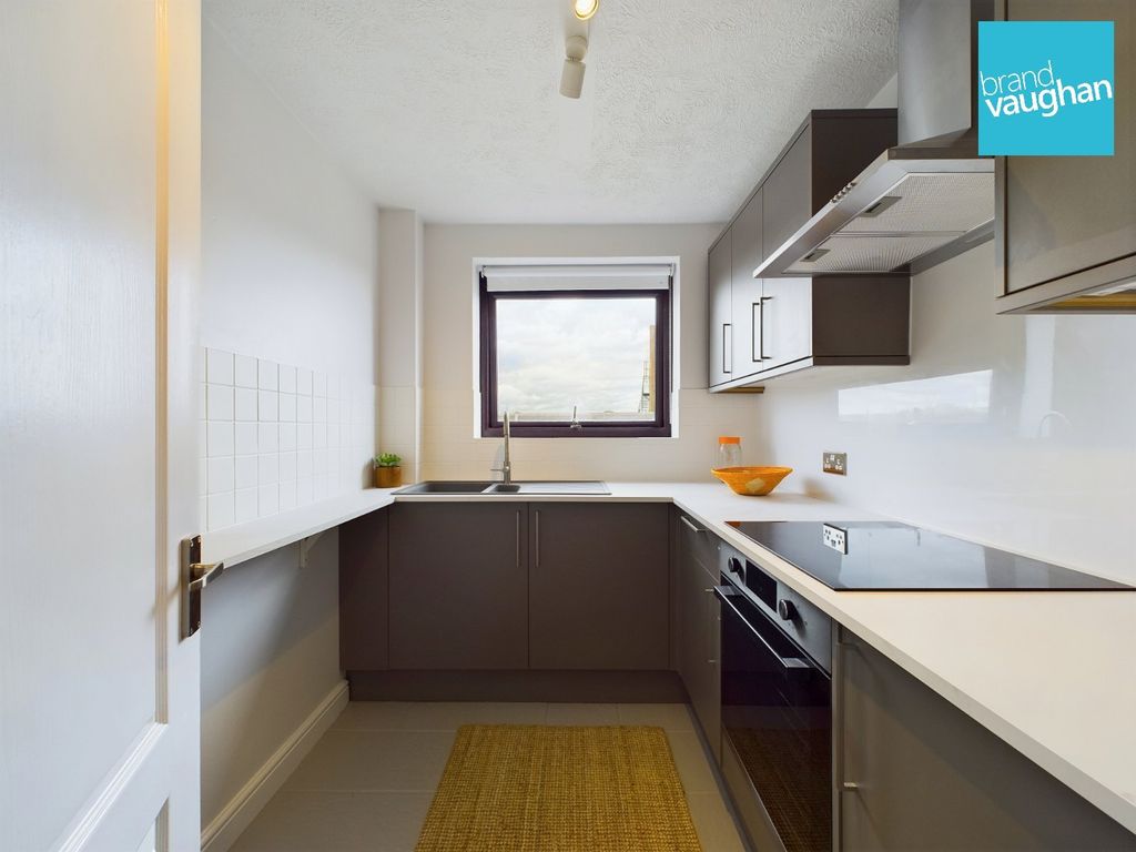 Property photo 2 of 8 Kitchen