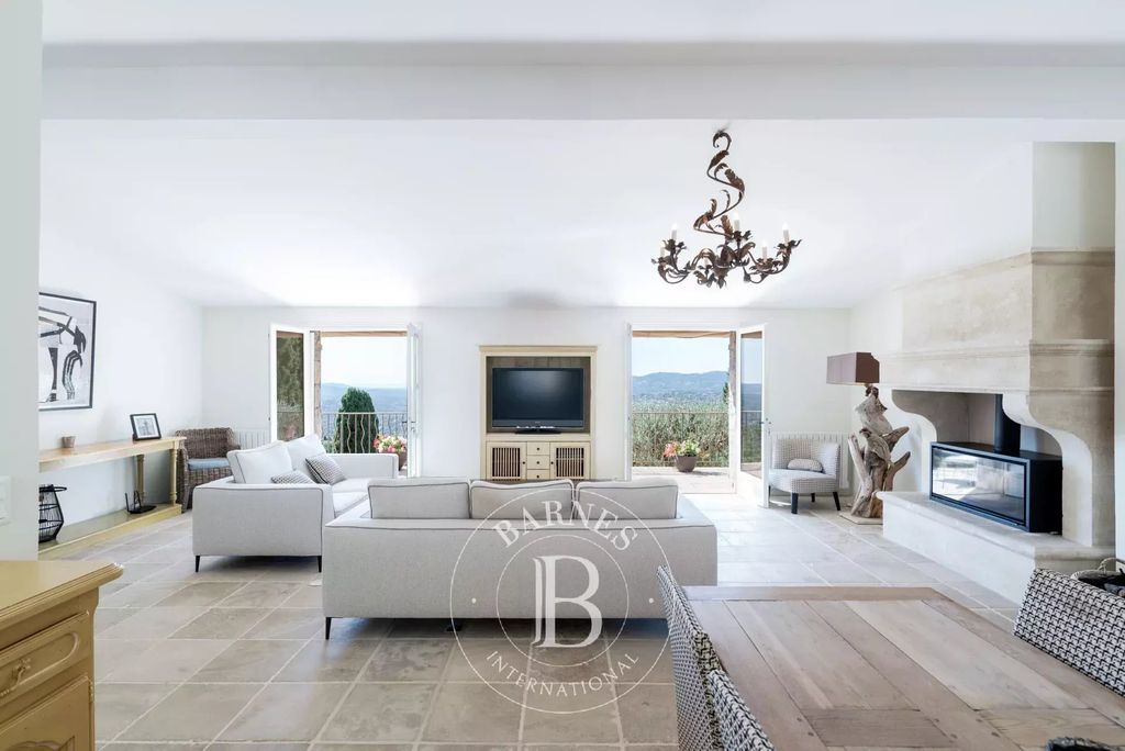 Property photo 3 of 11