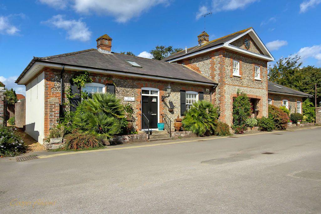 Property photo 1 of 16 Front