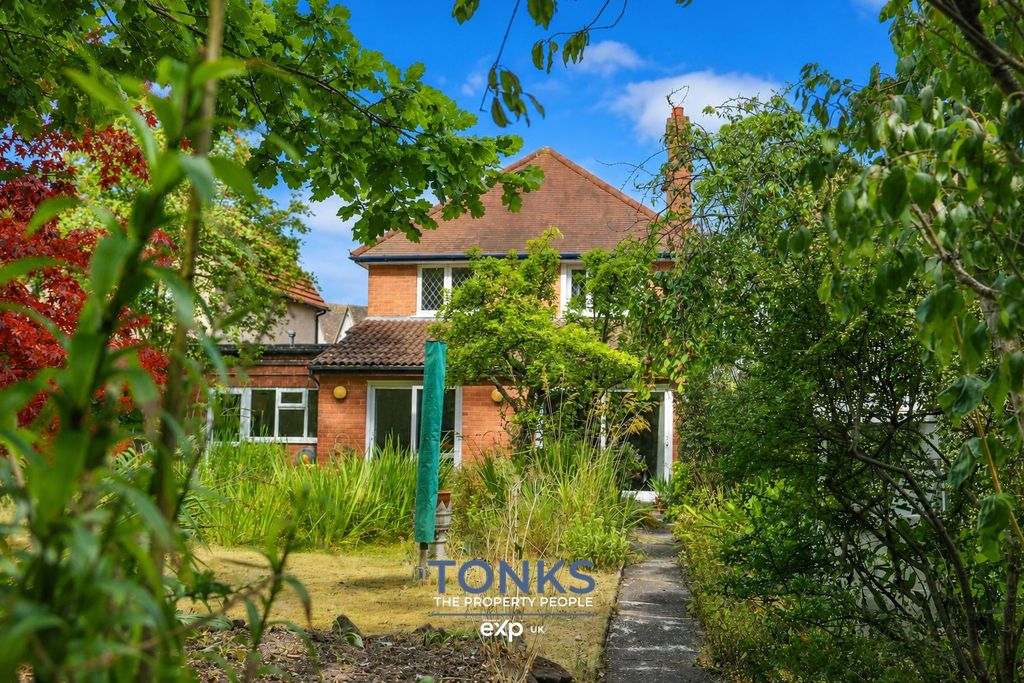 Property photo 2 of 40