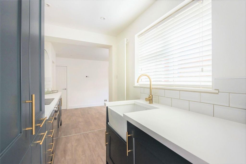 Property photo 3 of 8 3