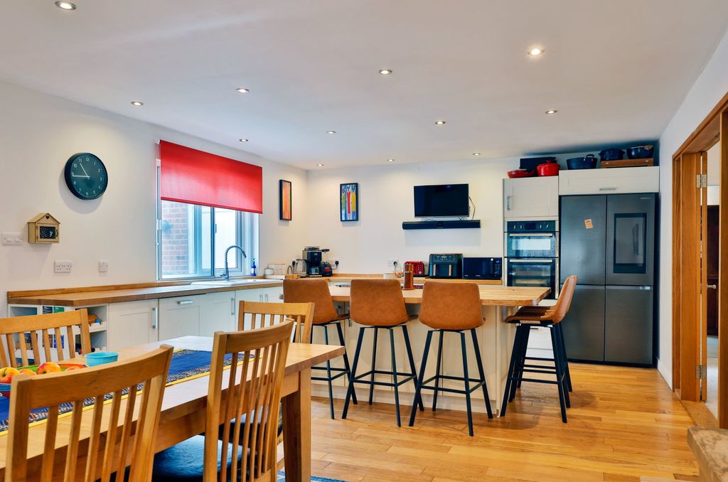 Property photo 1 of 33