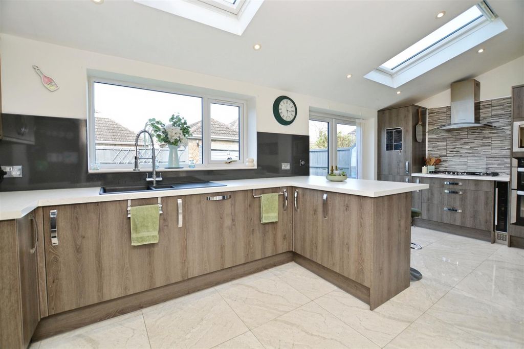 Property photo 2 of 30 Kitchen