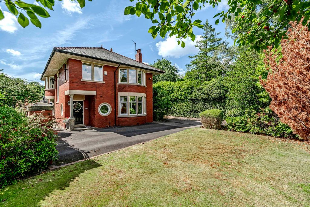 Property photo 1 of 63
