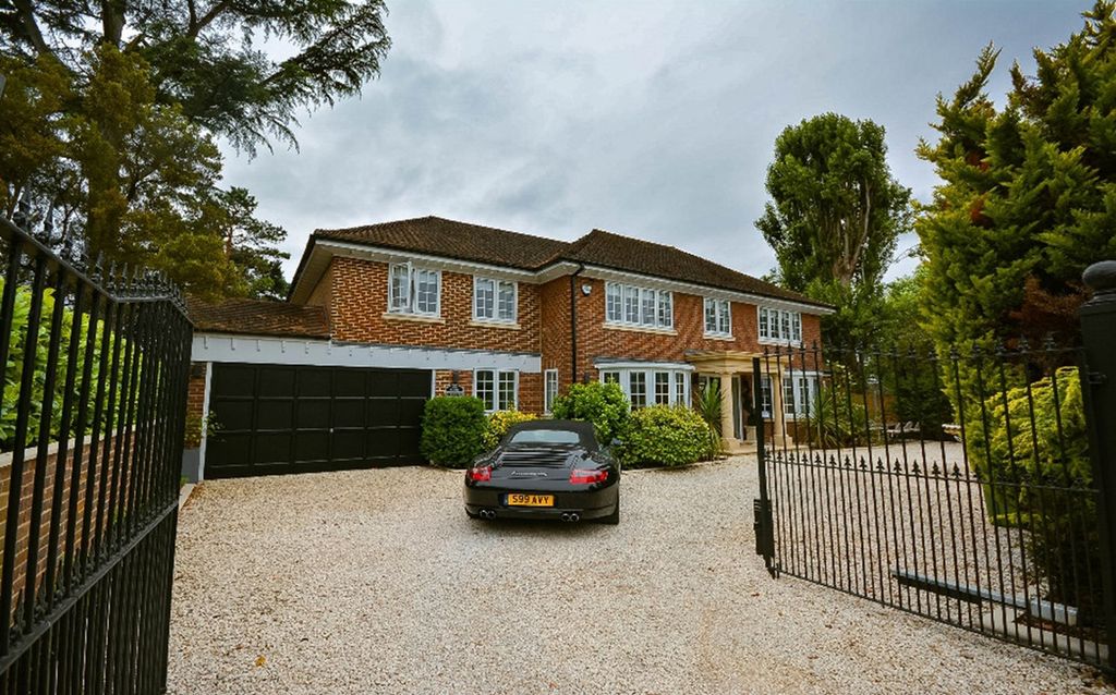 Property photo 1 of 32