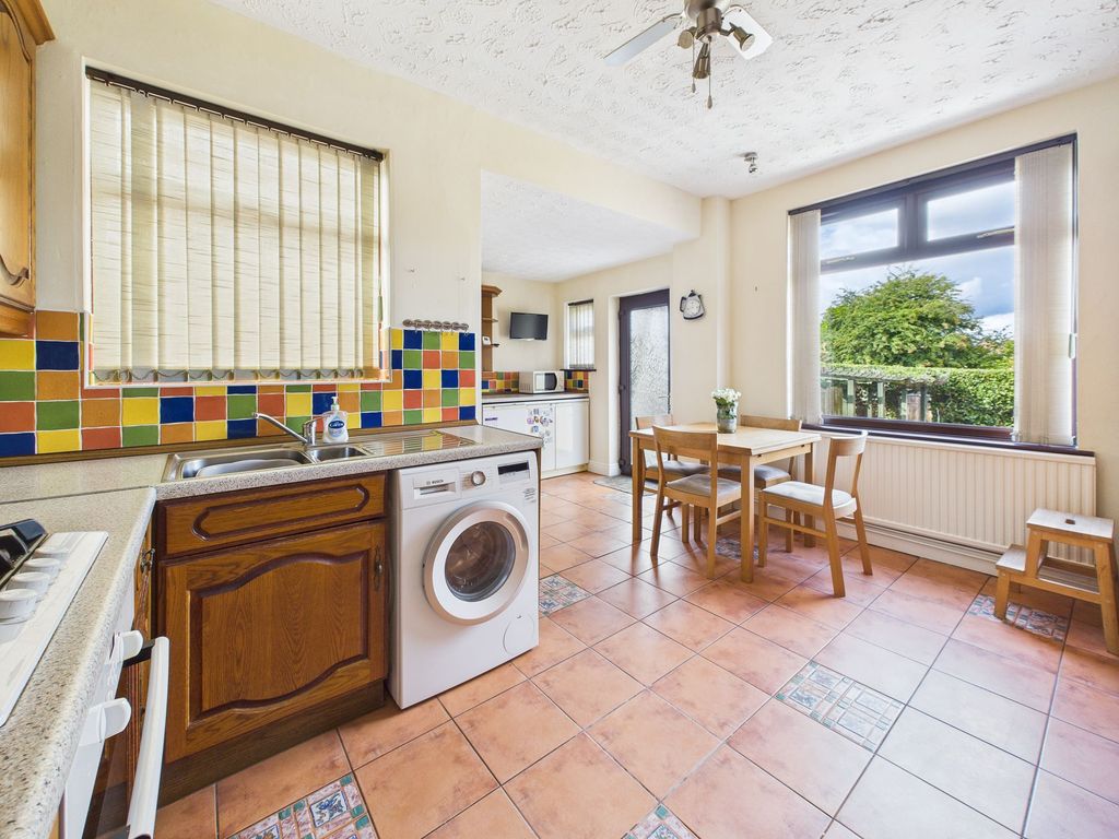 Property photo 3 of 17 Breakfast-Kitchen