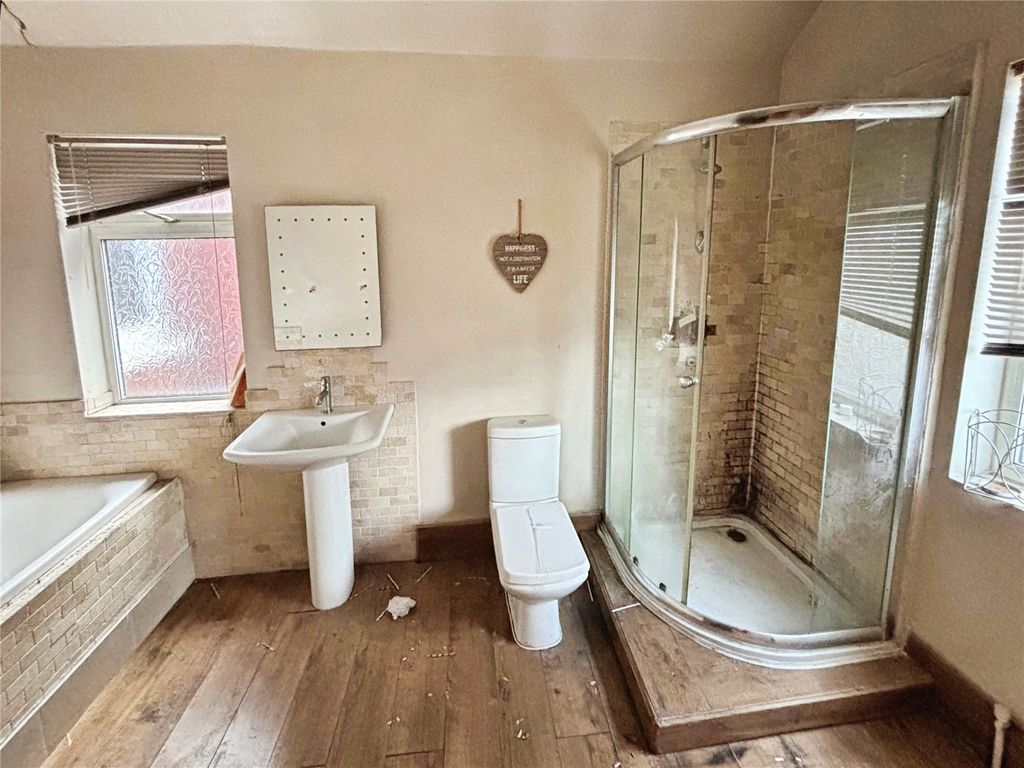 Property photo 3 of 12 Bathroom/Wc